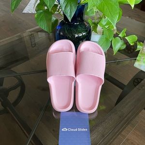 Cloud Slides Ladies US 7.5 New